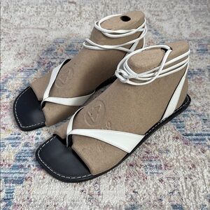 👡 Sigerson Morrison white leather Noah sandals. Size 38. NWT.